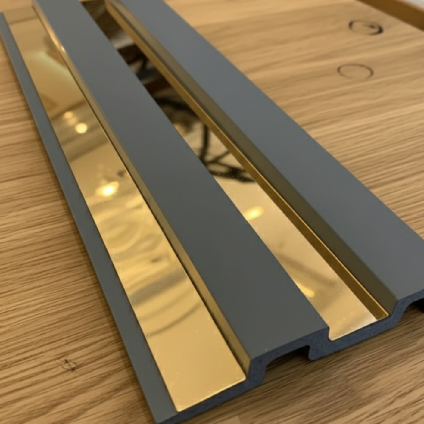 Lüks Aynalı Altın Pleksi Duvar Şeridi - Kendinden Yapışkanlı Dekoratif Çıta